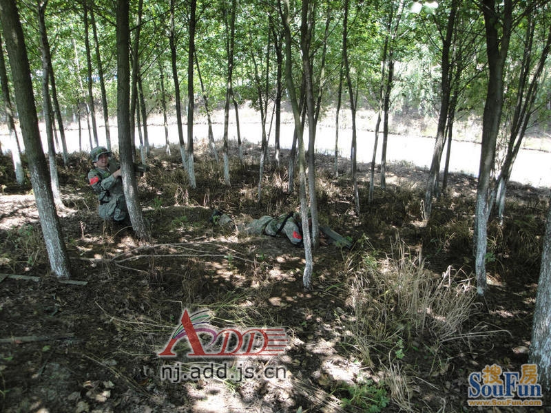 放大图片-国庆小长假 真人CS拓展训练受追捧